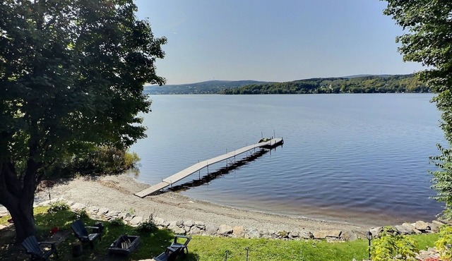 Sir'Eau d'érable | Imprenable view | Private dock and intimate grounds | Waterfront