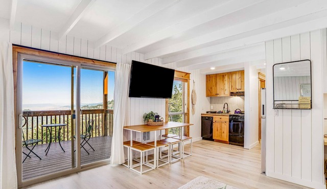 Ski-In Ski-Out Bogus Basin Studio, Sleeps 8, Views