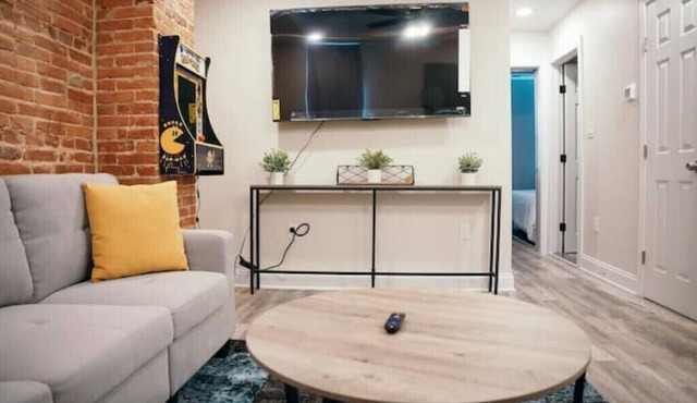 Sleek and Cozy Micro Fells Point Residence!