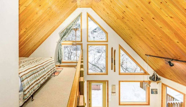 Snowbird Chalet #5 | Walk to Lift | Fireplace