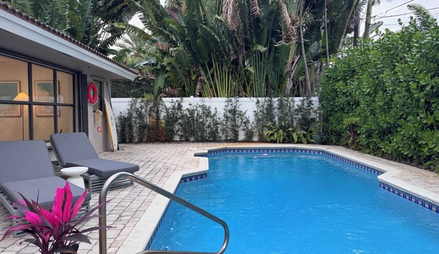 ★ Sophisticated 3BR Palm Villa with Private Heated Pool - 25 min to MAJOR INTERNATIONAL SPORTING EVENT!