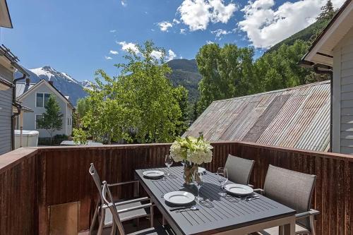 South Oak Retreat - convenient luxury by gondola!
