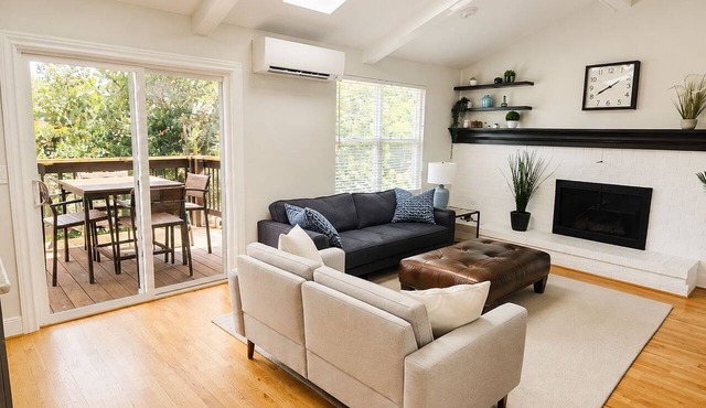 Spacious 3BR - 2 Kings, Pool Table + Patios in Centennial