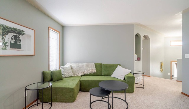Spacious 5 Bedroom - 2 Self Contained Suites - Work Crews Dream