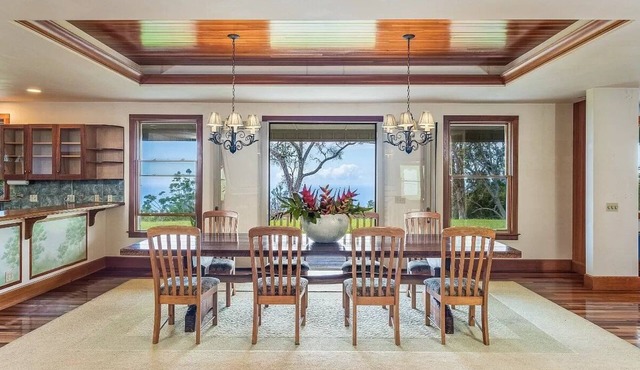 Spacious 5-Bedroom Oceanview House in Holualoa