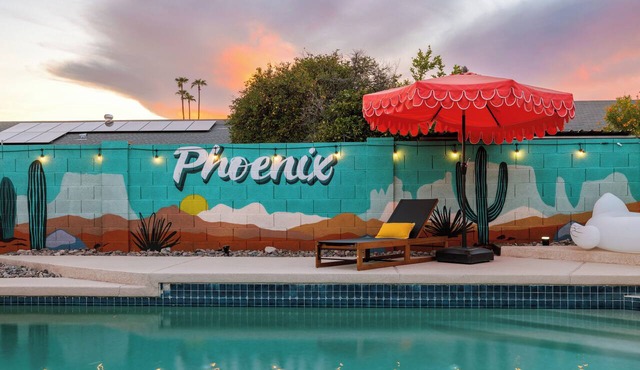 Spacious 5BR/3BA Retreat Heated Pool + Hot tub, 2 Private Suites in Phoenix