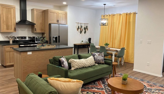 Spacious 6-BR -both sides of duplex- house near PDC & WT
