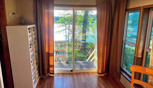 Spacious cabin right on the lake, perfect for your next family vacation! in Luck