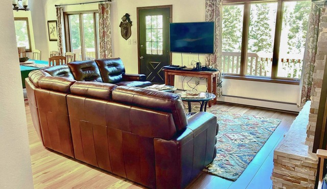 Spacious Cabin w/WiFi, Pool Table, Fireplace, Washer/Dryer - Snowbird-Friendly