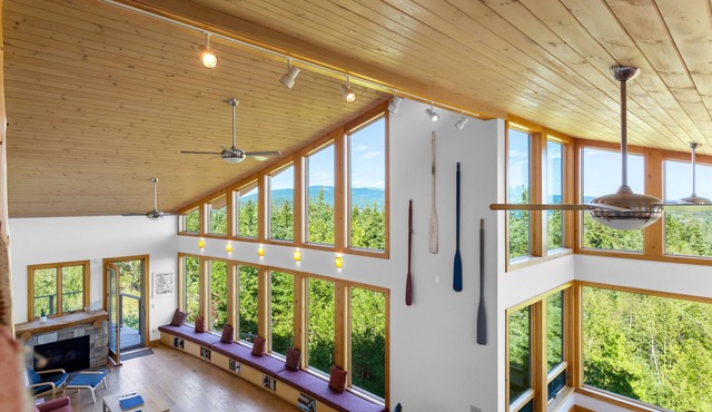 Spacious Family Retreat; Spectacular Views; 4 Min to Acadia; Walk to Town