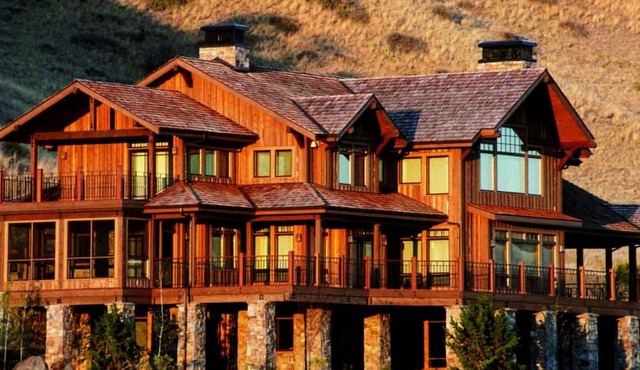 Spacious Group Lodge Rental with Hot Tub near Bozeman, Montana in Three Forks
