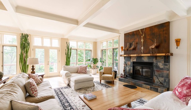 Spacious Laurentian Retreat: Xmas/NY available!