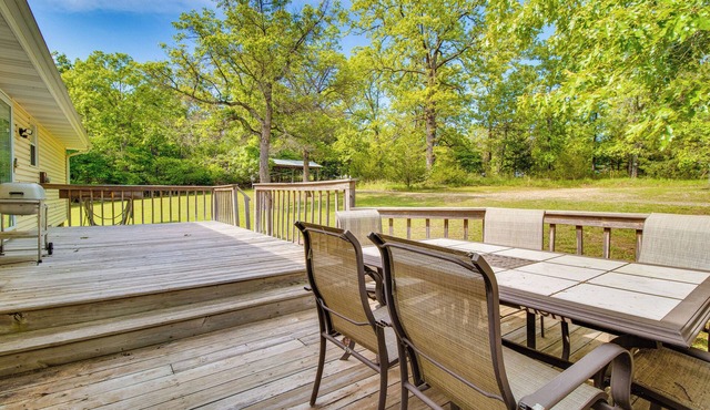 Spacious Mountain Home Retreat Near Norfork Lake!