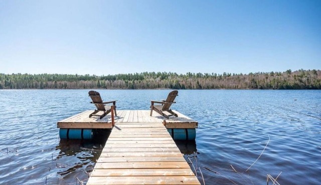Spacious & Private Cottage | Escape into Nature| Deep River, Algonguin