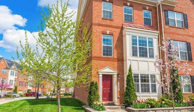 Spacious Stay | Work & Weekend Escape in Elkridge