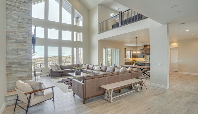 Spacious Utah Escape w/Balcony & Mountain Views!