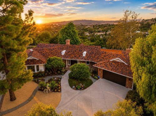 Spacious Villa Private Gameroom in Fallbrook