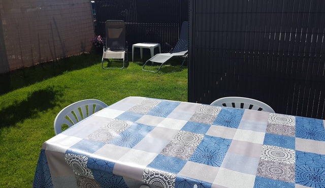 Studio 2 people with garden near sea and forest. its shops, its market . in Saint-Pierre-D'oléron