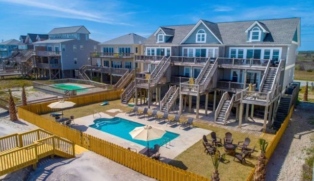 Stunning Oceanfront 12 Bedrooms, Pool & 3 Hot Tubs