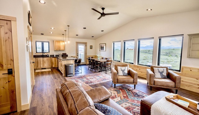 Stylish & Modern Retreat by Snowy Range Ski Resort