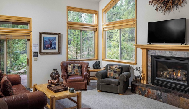 Summer Retreat by InvitedHome | BBQ, Hot Tub, Dog Friendly, 5 Min to Downtown