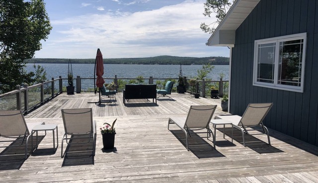 Summertime get away with beautiful water views! in Bayside