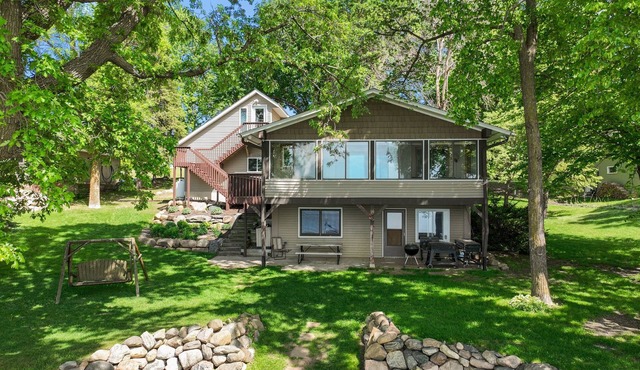 Sunset Cabin 4-bedroom cabin in adorable Dassel perfect for relaxing getaways