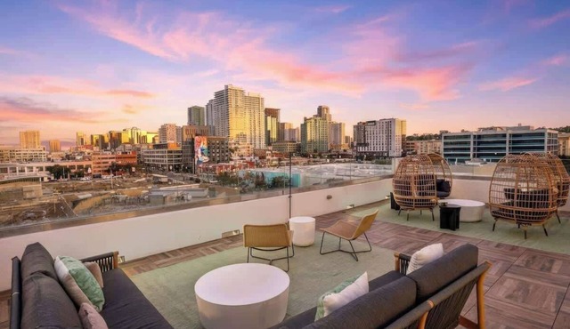 Sunset Stay in Downtown San Diego