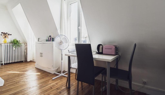Superb Bright Studio Next To The Seine in Paris