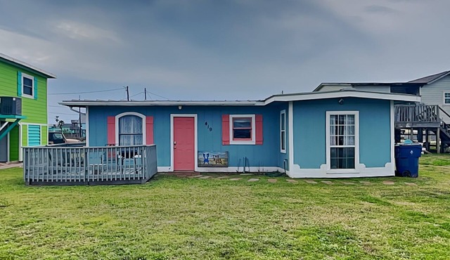 Surfside Escape | Pet-Friendly + Pool Access!