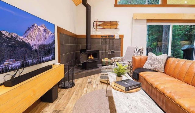 Swiss Marmot | Cedar Sauna + Hot Tub · EV Charger