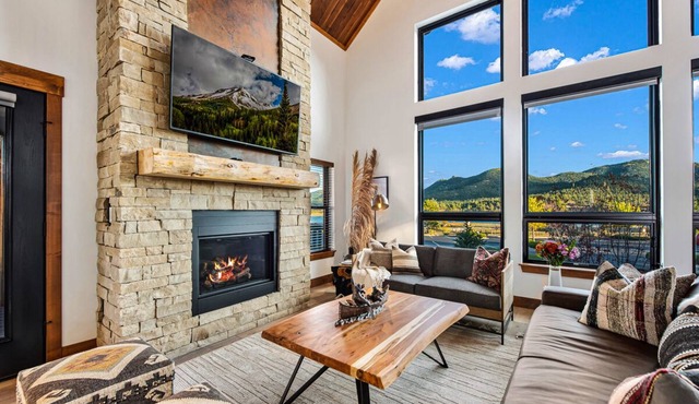 The Bears Den - Jacuzzi, Fireplace, BBQ Grill
