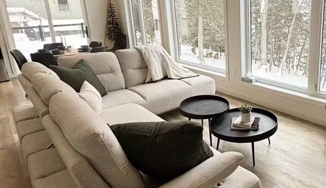 The Beech Lakehouse in Algonquin Highlands