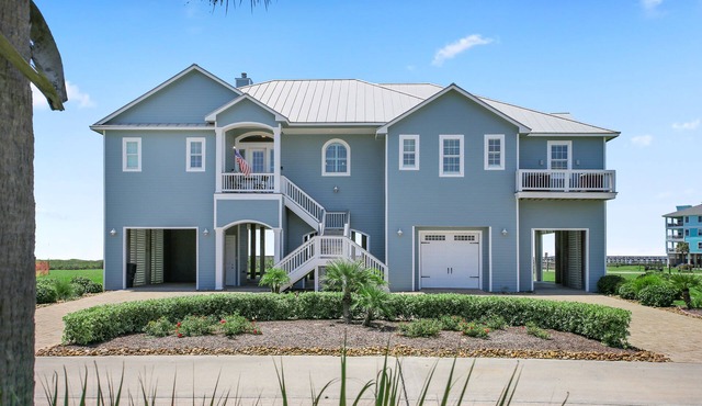 The Blue Pete - Book 7 nights get the last night free. 5BD/3.5 BA. Sleeps 15