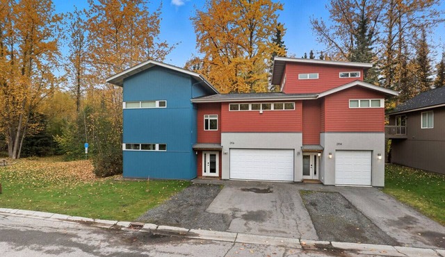 The Forest Gallery | Creekside 3BR Retreat Near Airport & Downtown