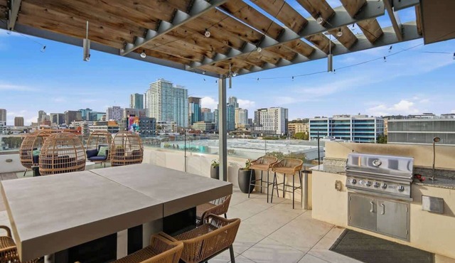 The Leo - One Bedroom Apartment w/Private Balcony