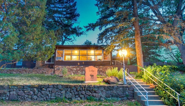 The Lodge-HOT TUB*Fireplace*Group Winter Getaway*
