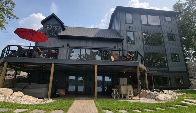 The Lookout on Lake Belle Taine - Lakefront Luxury sleeps up to 16