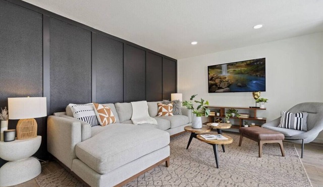 The Maverick | Stunning 4 bd/3B-15 min to Downtown
