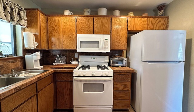 This studio is a 1 bedroom(s), 1 bathrooms, located in Exeter, CA. in Exeter