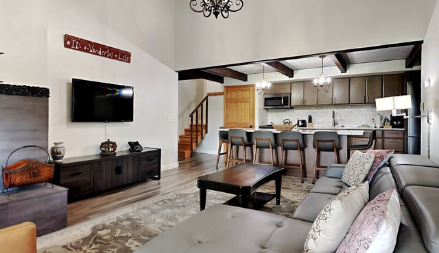 🌲Timberline B3C Deluxe 1-Bedroom + Loft ~Hot Tub~Pool~WiFi~Ski-in/out~Local Shuttle🌲