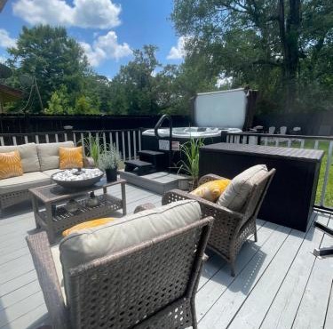 Tiny Home in Town-Hot Tub - Privacy Fence - Fire Pit - Kids Play Area & 15 minutes to the Bogue Chitto State Park
