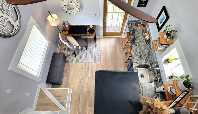 Tiny Home with Loft, Short Drive to WB