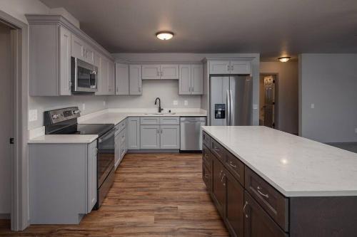 Top floor lakefront condo with Mountain Views!