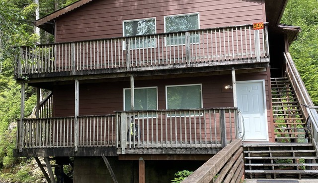 Top floor unit conveniently located in downtown Ketchikan! [Ask for Rental Car]