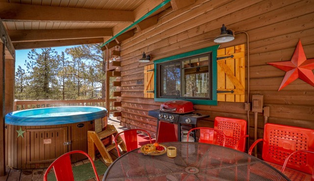 Tubing Promo! Cozy Mnt.Home with Hot Tub, Game Room, Beautiful Views and Great Activities Nearby!