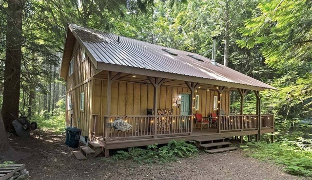 Twin Maples | River Access, BBQ