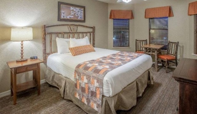 Two 2BR Villas l Outdoor & Indoor Pools, Golf, Courts & Onsite Movies!