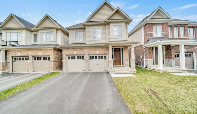 Ultimate Luxe ~5BR & 5.5WR ~EV Charger ~Kitchener