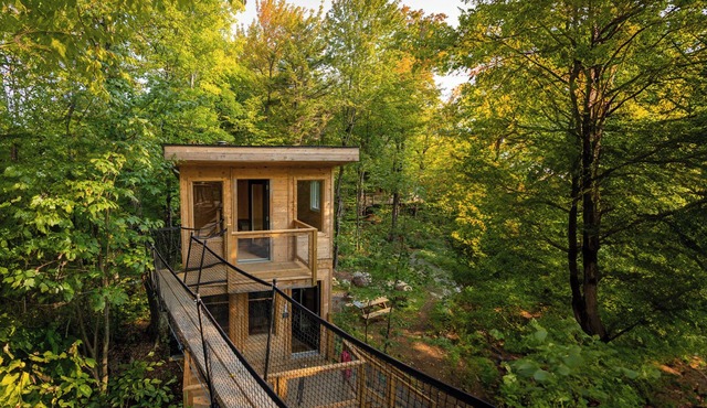 Unique elevated treehouse on Lac Cordon | Lodging #14